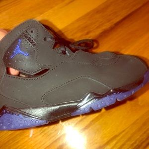 Sleek Nike purple/black kicks